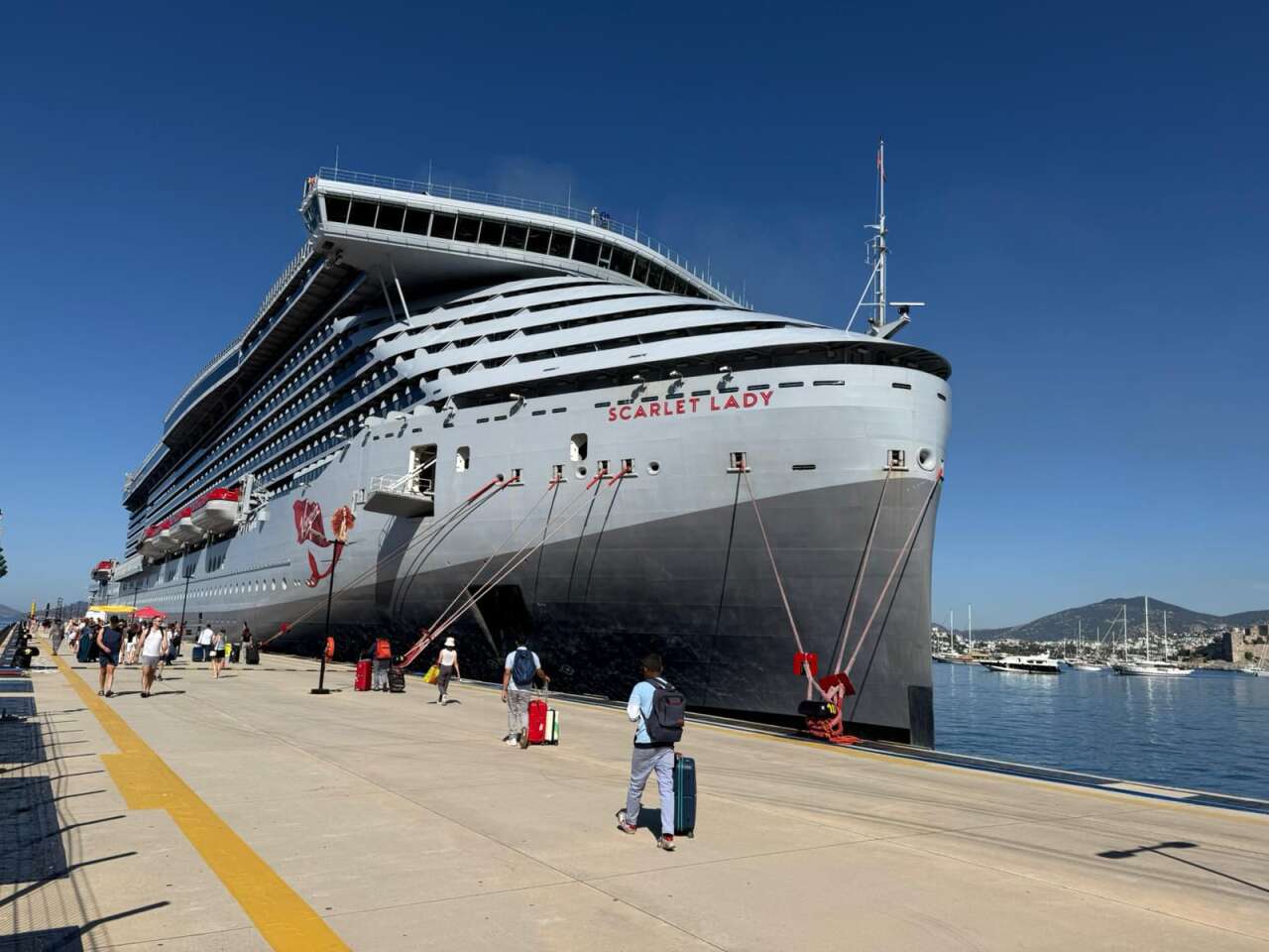 Bodrum’a Yüzen Otel Geldi: 3 Bin 600’den Fazla Kişiyle Limanda 2